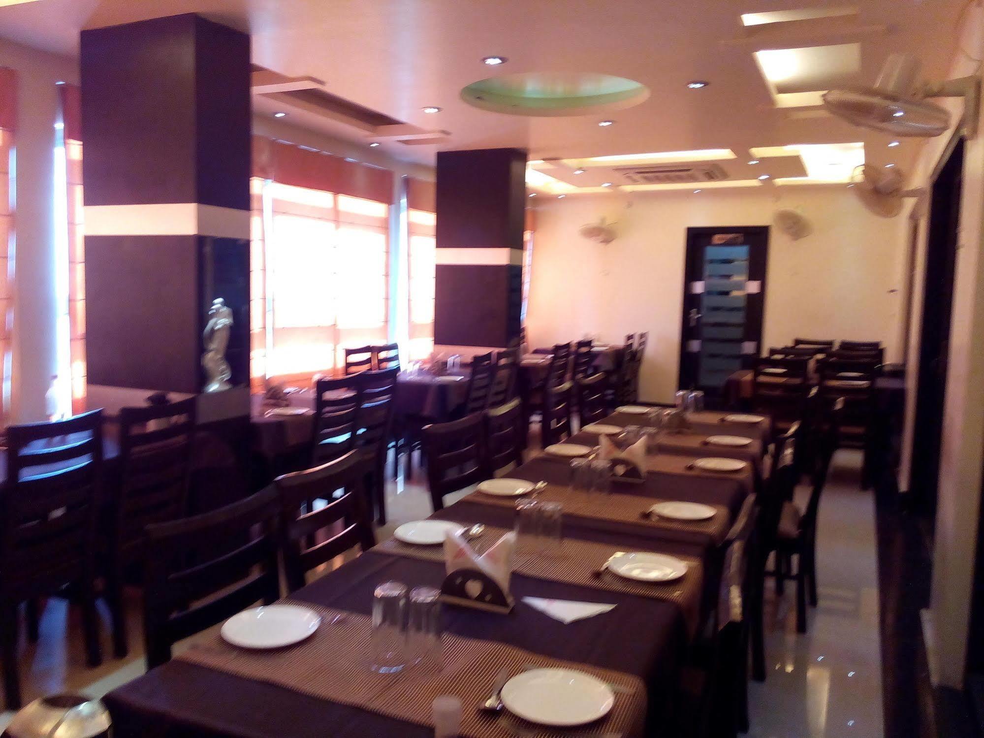 Divine Destination Hotel Varanasi Exterior foto