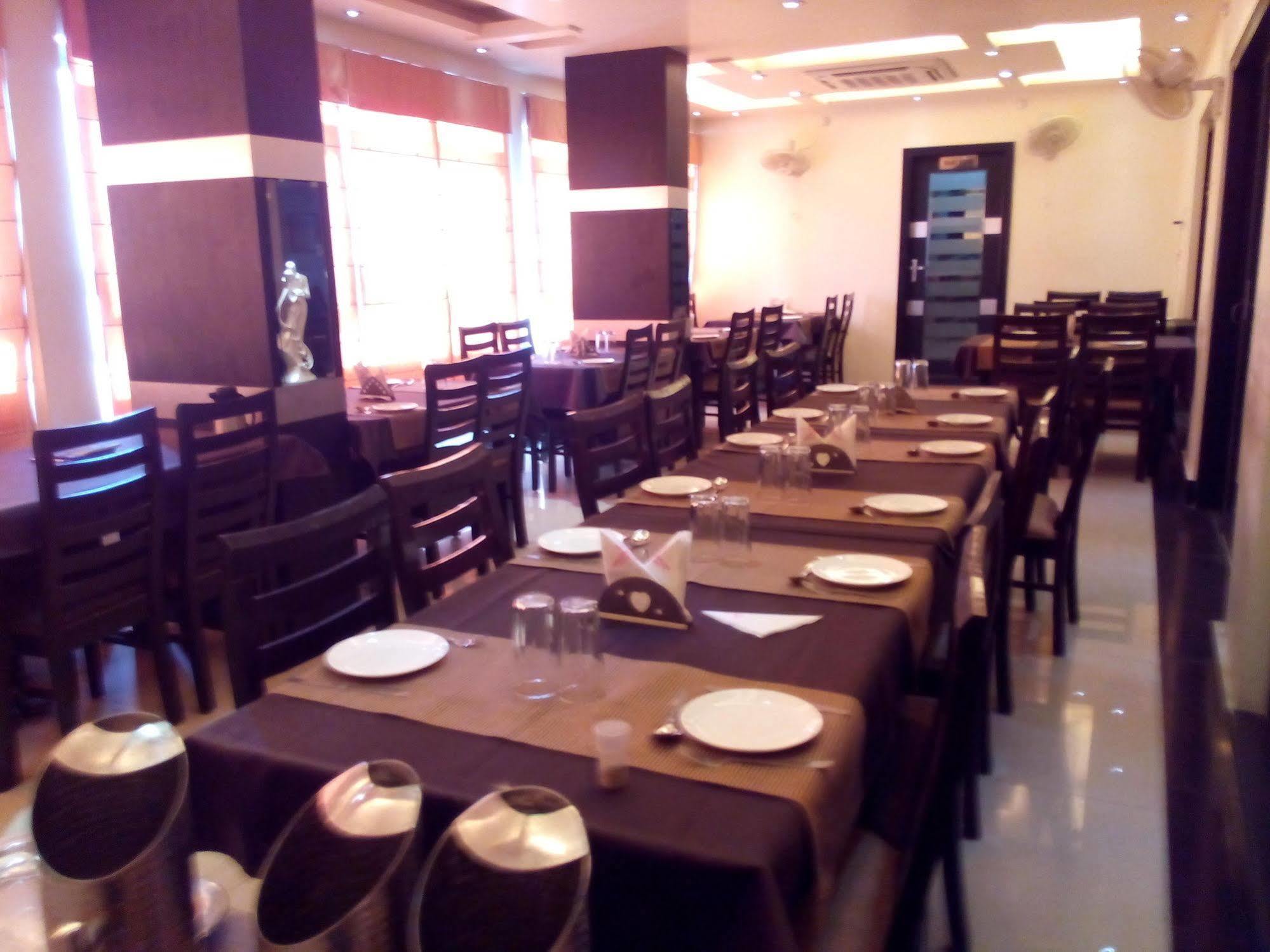 Divine Destination Hotel Varanasi Exterior foto