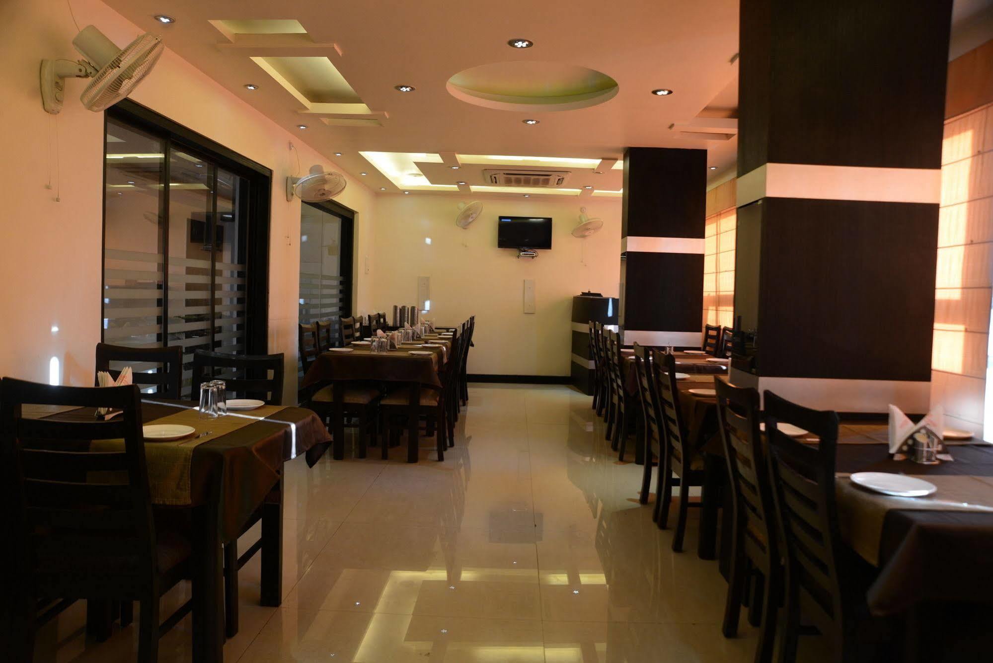 Divine Destination Hotel Varanasi Exterior foto