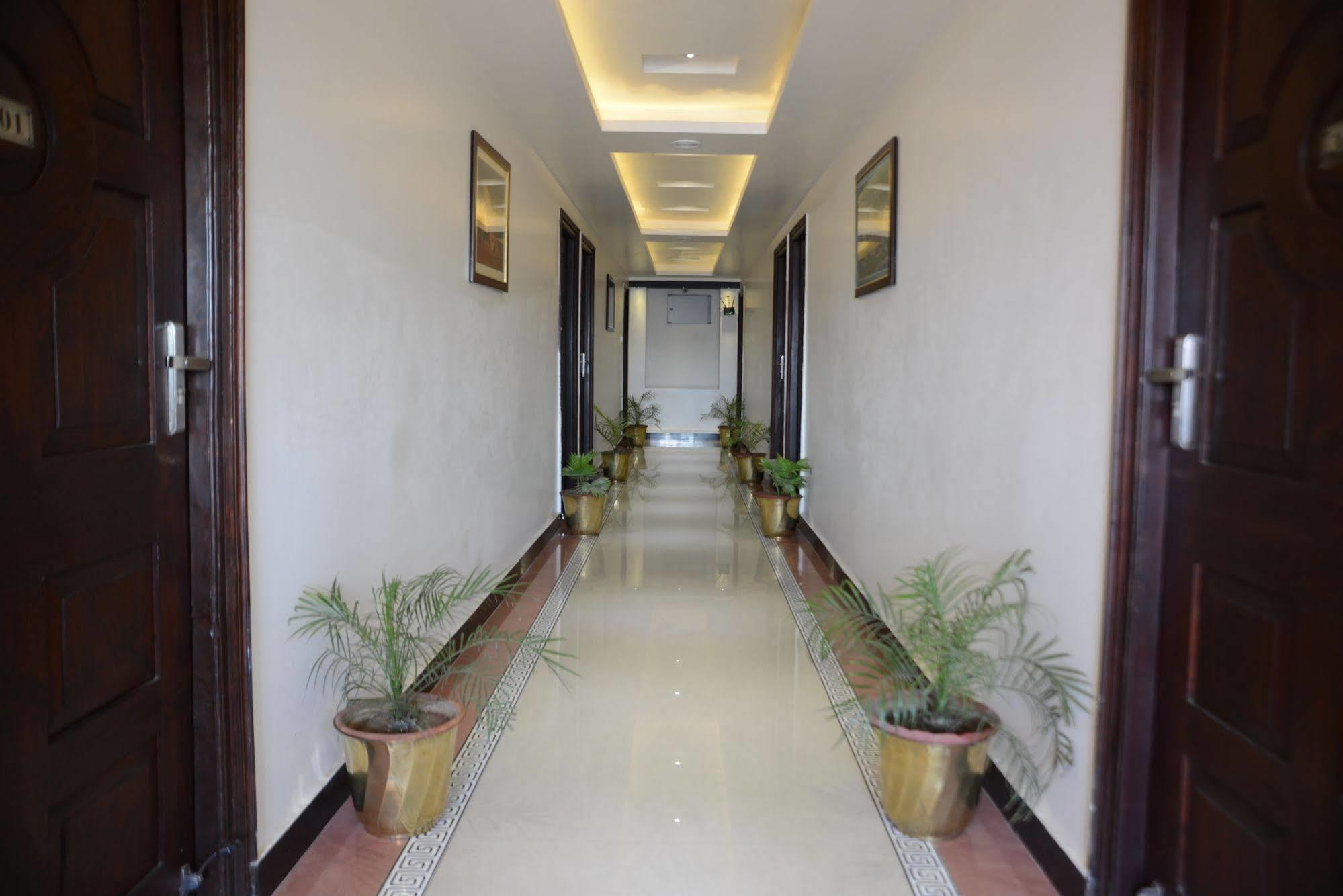 Divine Destination Hotel Varanasi Exterior foto